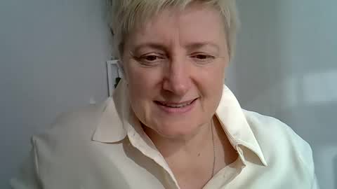 vea_motty online show from April 2, 2026, 12:03 pm