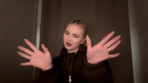 Monika online show from December 17, 2025, 1:06 pm