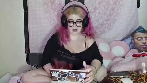 Snapshot of veelehanex3 chatting on December 13, 2024, 11:34 am Veronica Lehane online show from December 13, 2024, 11:34 am