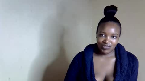 Snapshot of veesazii chatting on February 24, 2026, 7:28 am veesazii online show from February 24, 2026, 7:28 am