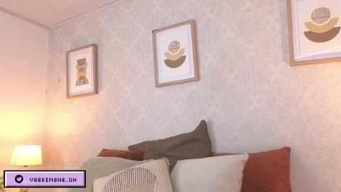 Vee Simons online show from April 6, 2026, 7:59 pm