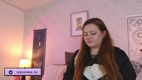 Vee Simons online show from May 27, 2026, 8:39 pm