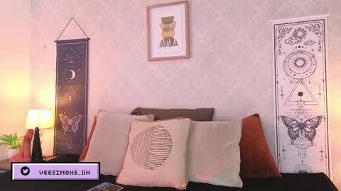 Vee Simons online show from May 30, 2026, 7:33 pm