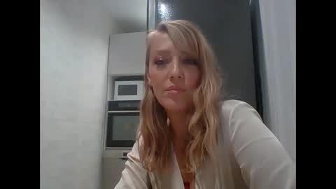 Veessa online show from November 12, 2025, 5:35 pm