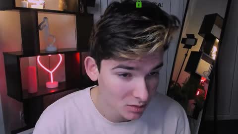 veldi_to online show from December 20, 2025, 7:21 pm