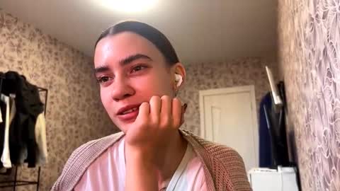 Mia online show from October 16, 2025, 9:32 am