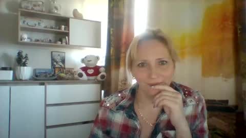 velka_raspberry online show from May 8, 2026, 8:19 am