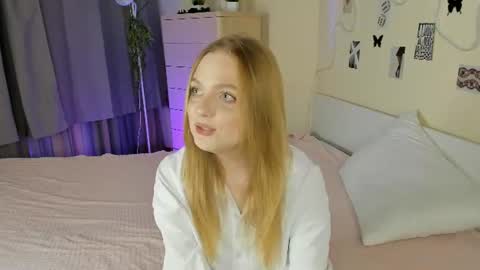 Snapshot of velourorbit chatting on June 16, 2026, 9:17 pm Hi im Hannah online show from June 16, 2026, 9:17 pm