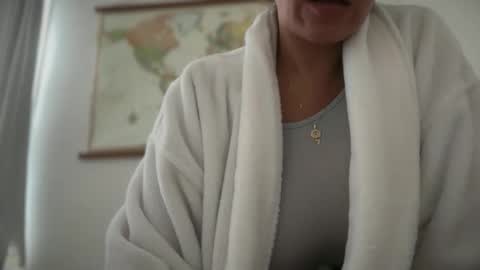 Snapshot of velvet81611 chatting on March 1, 2026, 5:04 pm Velvet online show from March 1, 2026, 5:04 pm