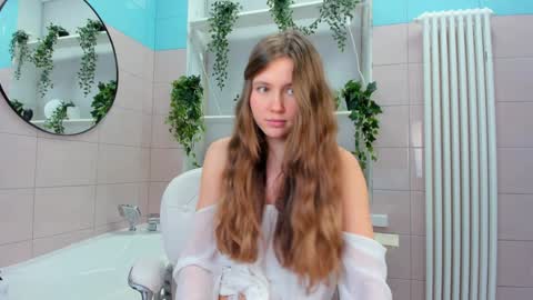 velvet_cherry online show from January 21, 2025, 6:45 pm