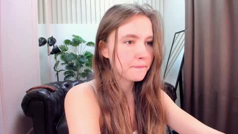 velvet_cherry online show from February 5, 2025, 6:37 pm