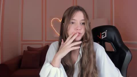 velvet_cherry online show from September 24, 2025, 4:32 pm