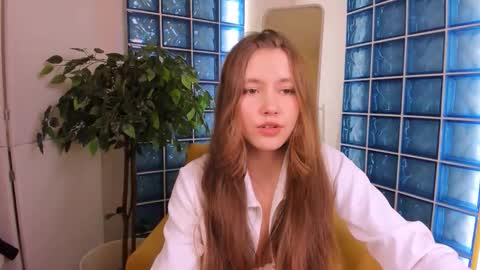 velvet_cherry online show from October 12, 2025, 3:33 pm