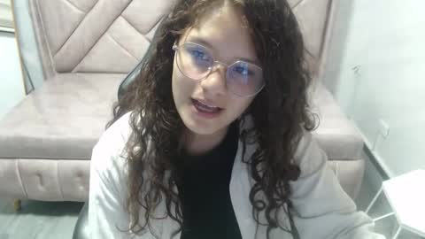 Snapshot of velvet_moon_v chatting on February 3, 2026, 7:41 pm velvet_moon_v online show from February 3, 2026, 7:41 pm