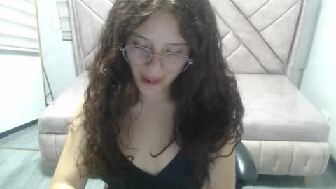 Snapshot of velvet_moon_v chatting on March 3, 2026, 7:42 pm velvet_moon_v online show from March 3, 2026, 7:42 pm