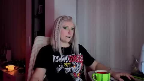 Violet online show from March 3, 2026, 9:04 am