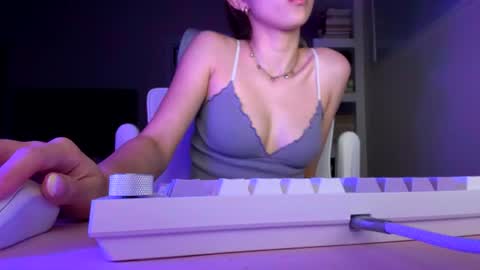 velvetfoxie online show from June 18, 2026, 5:51 am