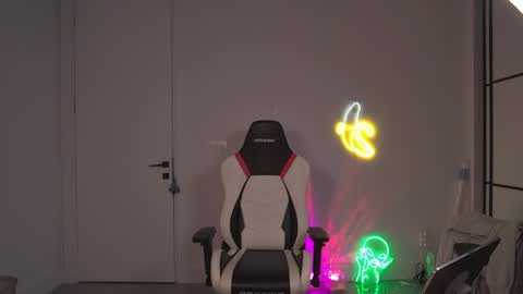 VelvetTGirl online show from April 11, 2026, 8:29 am