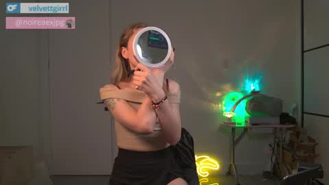 Snapshot of velvettgirl chatting on April 19, 2026, 5:40 am VelvetTGirl online show from April 19, 2026, 5:40 am