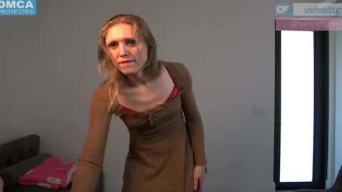 Snapshot of velvettgirl chatting on May 15, 2026, 4:14 pm VelvetTGirl online show from May 15, 2026, 4:14 pm
