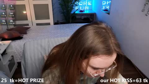 CLEOshort hair  TIna long hair  online show from December 14, 2024, 4:31 pm