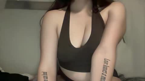 velvetvixen124 online show from May 6, 2026, 4:30 am