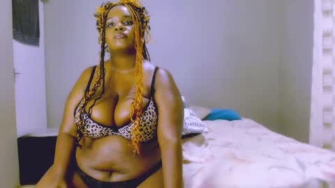 velvetychocolate1 online show from January 8, 2025, 1:53 am