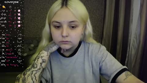 Snapshot of vendymories chatting on October 13, 2025, 11:32 am eva 3 online show from October 13, 2025, 11:32 am