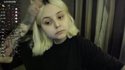 Snapshot of vendymories chatting on October 17, 2025, 11:29 pm eva 3 online show from October 17, 2025, 11:29 pm