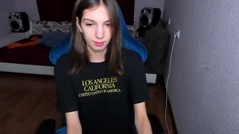 veneradi615 online show from February 1, 2025, 4:00 pm