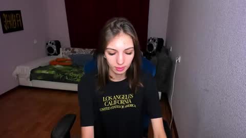 veneradi615 online show from February 20, 2025, 4:25 pm