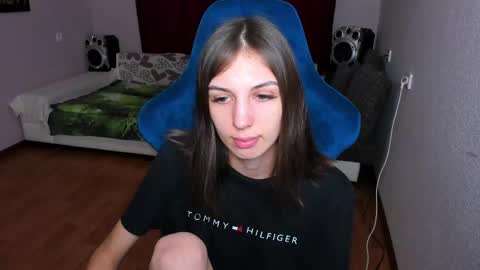 veneradi615 online show from March 12, 2025, 4:35 pm