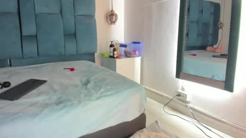 venezolana_caro online show from May 14, 2026, 12:01 pm