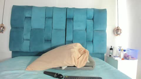 venezolana_caro online show from May 17, 2026, 12:01 pm