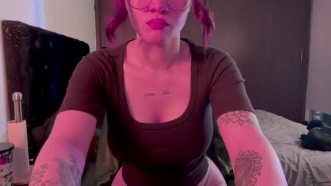 Lanna   online show from October 15, 2025, 11:43 am