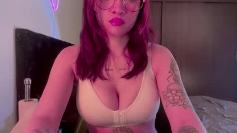 Lanna   online show from November 4, 2025, 11:31 am