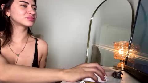 venus_art11 online show from April 24, 2026, 8:33 pm