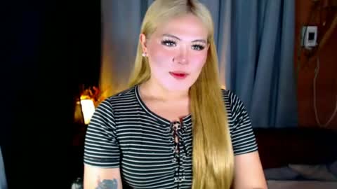 Snapshot of venus_colly chatting on June 18, 2026, 1:28 am I am Colly Your mystery girl online show from June 18, 2026, 1:28 am