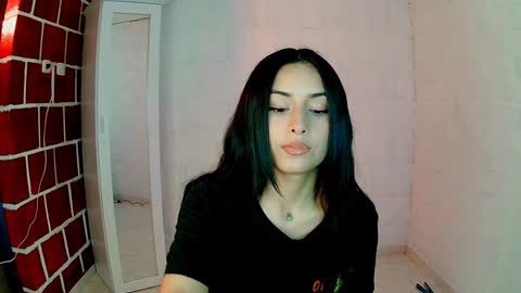 Snapshot of venus_megan chatting on December 19, 2024, 10:10 pm emily independent account  MY conextion 1100 GTM  to  17hr GTM online show from December 19, 2024, 10:10 pm