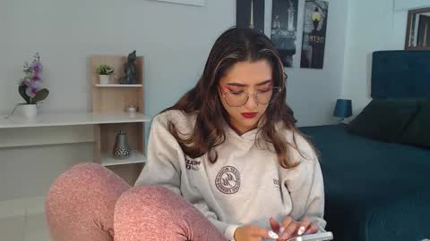 Mia online show from October 29, 2025, 12:40 pm
