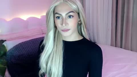 Venus Sunrise Bombshell online show from April 10, 2026, 8:02 pm