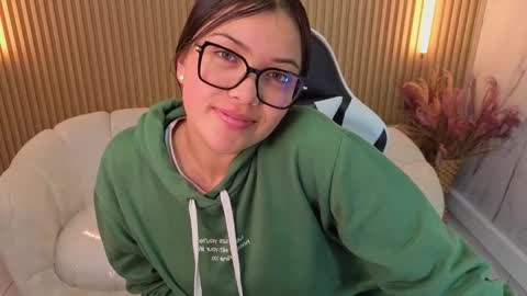 Venus  online show from December 15, 2025, 12:53 pm