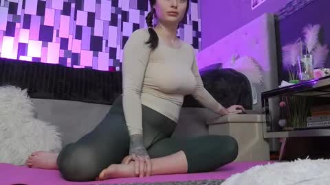 venusinylons online show from March 29, 2026, 3:34 pm