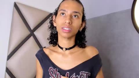 venuss_03 online show from October 24, 2025, 3:47 am