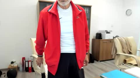 Snapshot of verifly chatting on December 17, 2025, 12:33 pm Victor online show from December 17, 2025, 12:33 pm