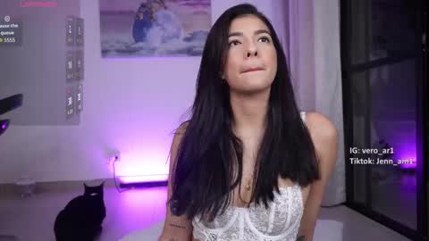 vero_cam online show from November 20, 2025, 11:48 pm