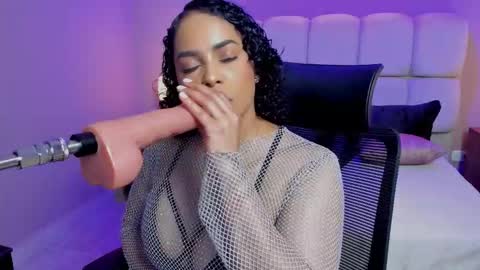 Snapshot of vero_milff chatting on November 27, 2025, 7:38 pm Vero online show from November 27, 2025, 7:38 pm