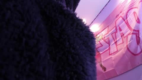     online show from November 27, 2025, 11:18 pm