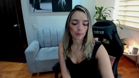 Catalina online show from February 25, 2025, 12:34 pm