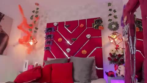 Veronica Olson online show from October 18, 2025, 4:04 am